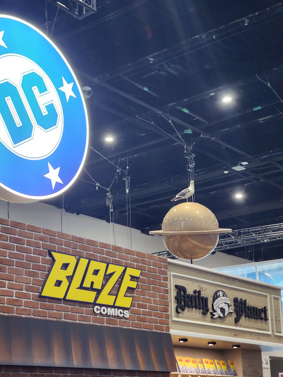 Fobulos's tweet photo. Look at the special guest at the DC booth. #sdcc yes its real https://t.co/aqqh1jYysd