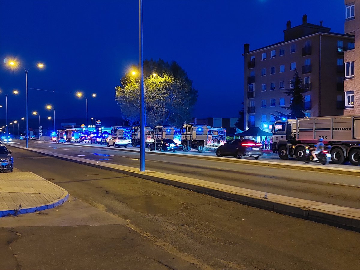 SinhacheAsh's tweet photo. 🧭22:15 Llegan refuerzos de nuestros vecinos al 
#IFBurgohondo https://t.co/enEDCpDgoV