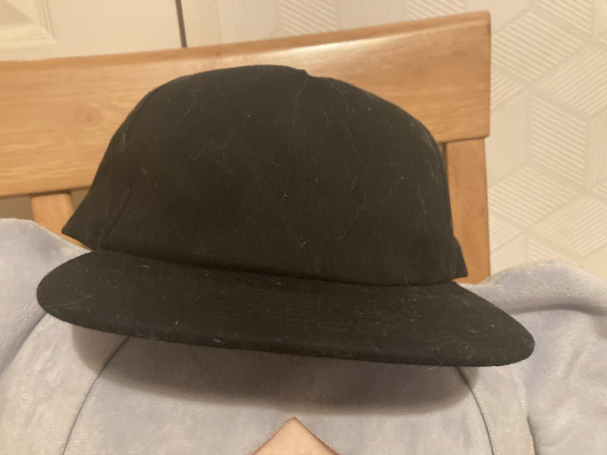 Lava2shy's tweet photo. @PillowHoney I have a basic black one I wear every time I go out! But when I get my piwwo hat, I'll only wear that one, and it'll be my favourite :D https://t.co/ia6pyJyInW