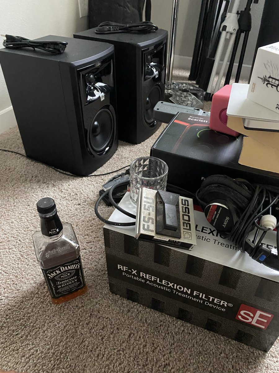BeaLuxOfficial's tweet photo. Organizing studio. I still need the desk and chair. I’ll probably get a desktop and cpu last. 🖥️ 
Oh?! Not too mention, Jack Daniel. It helps to reduce stress enzymes known as WRITERS BLOCK. Absolute must for the studio. スーパーパワー Amigo San! 👌🏼😎 https://t.co/YMAa7PwrPC