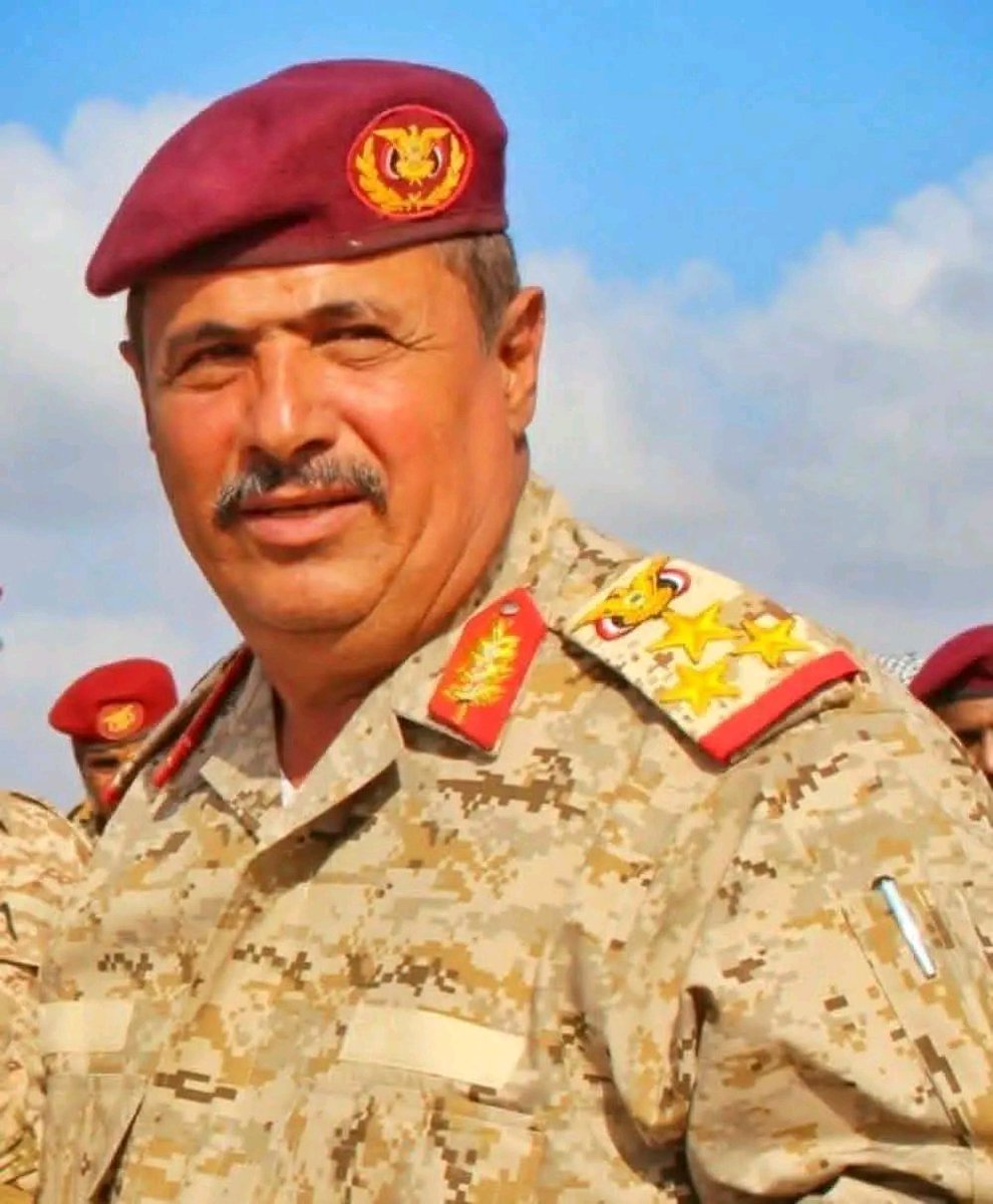 Huseinalfdl's tweet photo. ●السفير السعودي يطيح بالوحدويين ويعيد الانفصاليين الملطخة أيديهم بدماء الأبرياءمن أبناء اليمن ● 

•سوف يسجل التاريخ ان قيادات ابين السياسية والعسكرية التي تم محاربتها من قبل الامارات ومرتزقتها ومحاصرتها في مواقعها وظلت شامخة ثابتة في مواقعها ومستبسلة لاخر لحظة مسجلة اروع المآثر البطولية رغم شحة امكانياتها اليوم يتم معاقبتها وكأنها تدفع ثمن مواقفها وصمودها ومحافظتها على ماتبقى من معاقل الشرعية الدستورية حينذاك .

•وها نحن اليوم نرى جريمة جديدة ترتكب بحق ضحية جديدة من القيادات الوحدوية والوطنية الشجاعة ألا وهو ابن ابين العميد الركن / سند الرهوى تم الاطاحة به من مناصبة العسكرية ك قائد لمحور ابين واللواء الاول حماية رئاسية ليلتحق بزملائة من رجالات ابين سياسيين وعسكريين الذين تم تهميشهم واقصائهم ليس لسبب معين وإنما لكونهم ينتمون لمحافظة ابين الوحدوية ابين الدولة
ابين التاريخ والموقع الفريد .

•لن تمروا ولن تترسخ اركان الدولة إلا بعودة رجالات ابين لصدارة المشهد ..!

الكاتب:اسامه السقاف
المصدر : احرار عدن وابطالها 
فيسبوك