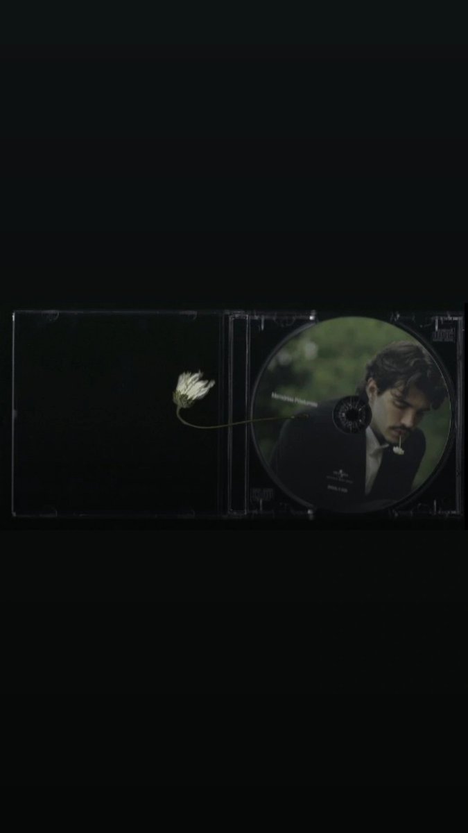 teamjao's tweet photo. Ao abrir o perfil do Jão no Spotify em certos dispositivos, é possível ver um CD de "Memóri Póstumas" 🌼

O disco é o mesmo que ele postou no Instagram nessa sexta-feira (24). https://t.co/iF9bDm18uj