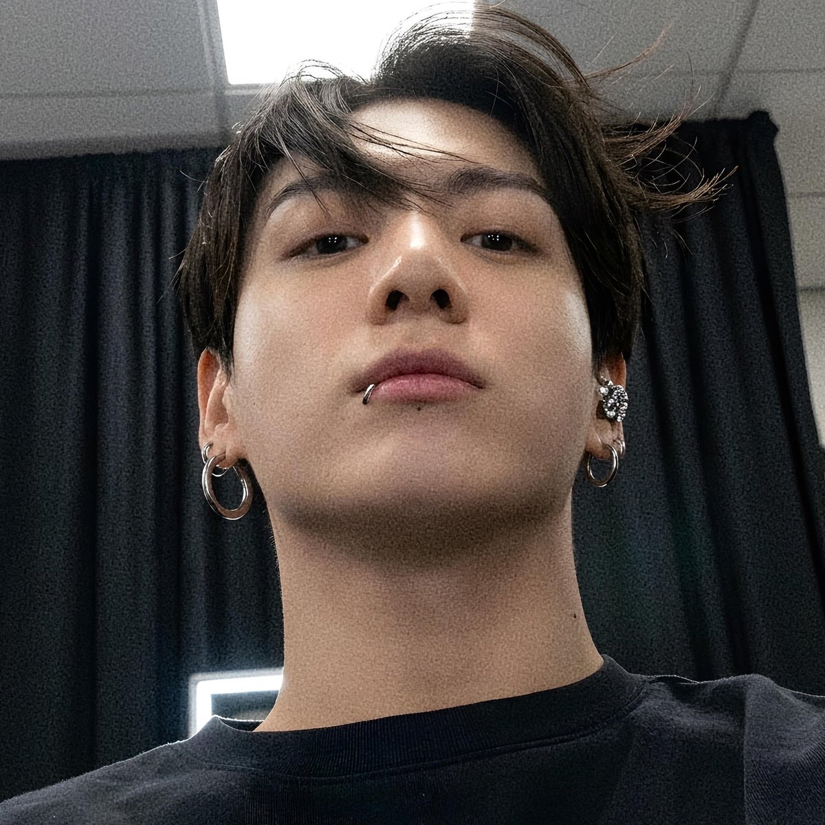 jeonophiles's tweet photo. he’s so boyfriend coded https://t.co/J0qpypC575