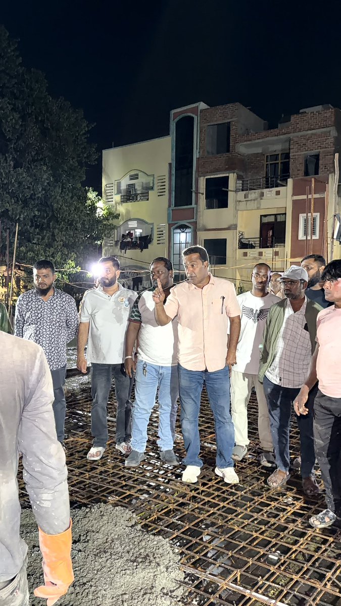 ZafarCorporator's tweet photo. On the Instructions of @aimim_national #President @asadowaisi & @Md_MajidHussain,
I along with GHMC AE monitoring ongoing work of Ground Floor RMC Slap of Zaker Hussain Community Hall to #Reconstruct the #Multipurpose #Community #Hall
Agency: DeshmukhCons
Est cost: 5.90 crores https://t.co/aKHl9snllt