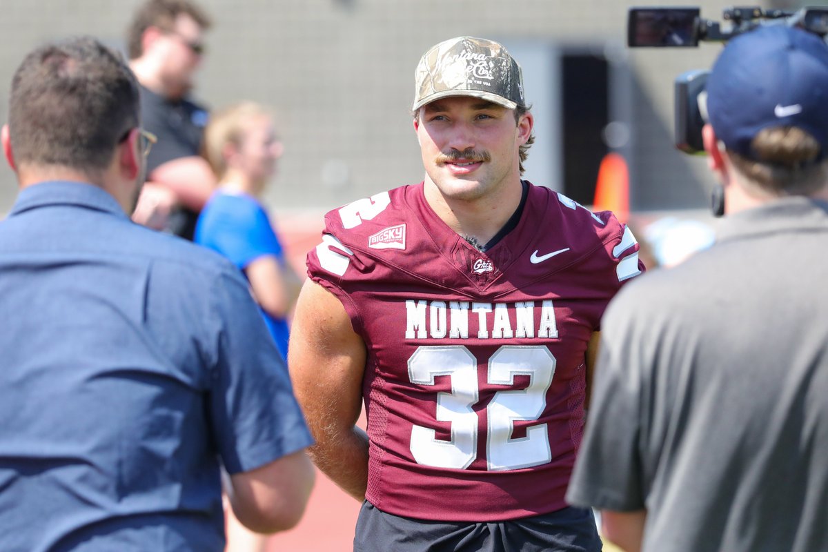 MontanaGrizFB's tweet photo. 𝑻𝒆𝒂𝒄𝒉𝒊𝒏' '𝒆𝒎 𝒓𝒊𝒈𝒉𝒕 

Opening the Big Sky Kickoff with a kids camp! 👏

#GoGriz https://t.co/qSBclpS7LM