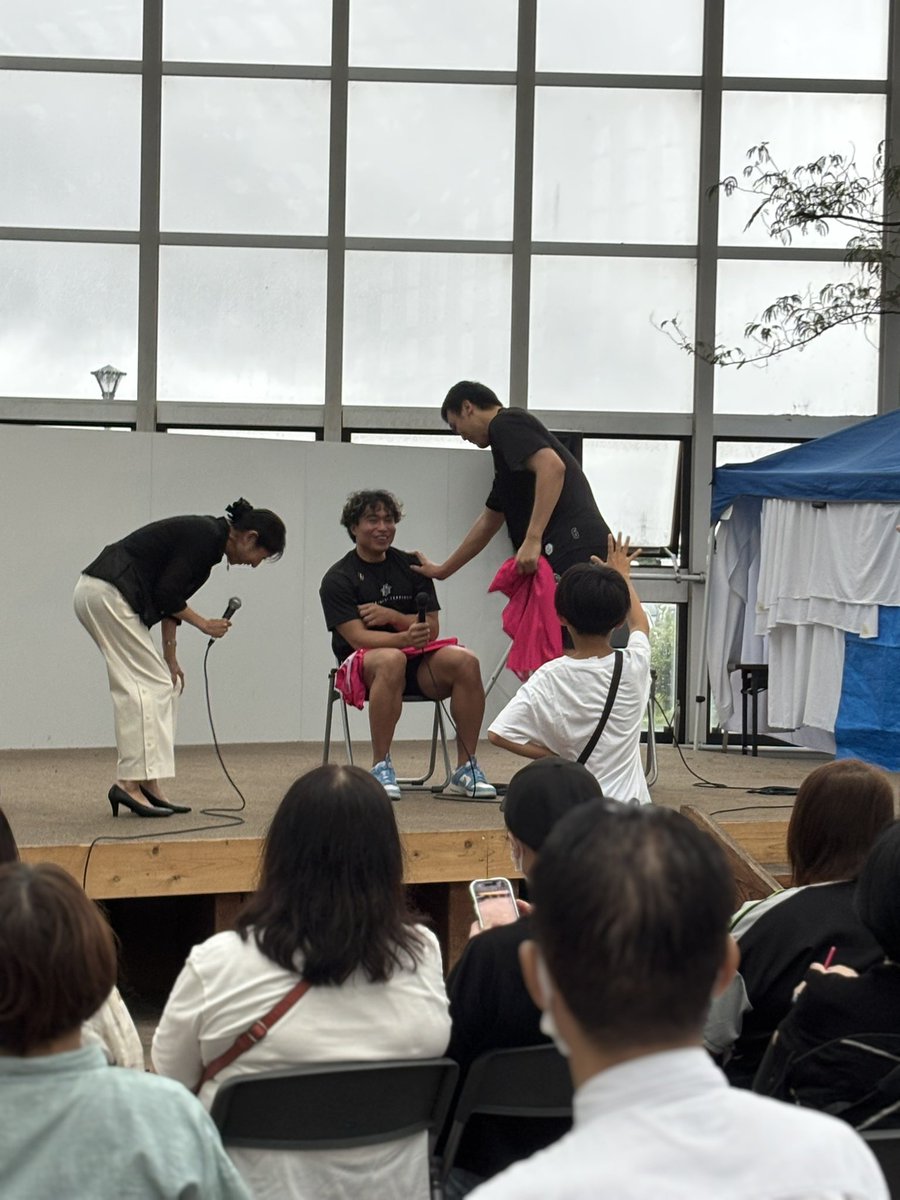 hapiper11's tweet photo. じゃんけんなに出せばいいか聞いてその通りにしたら負けたから問いただす雷太さん😂

 #akitanh https://t.co/n4VvD0KnyZ