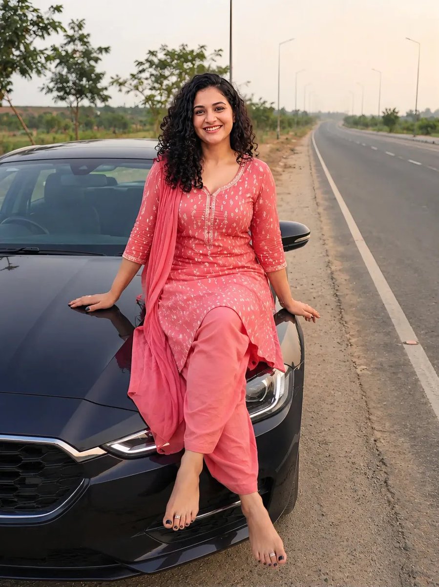 inkspeaks23's tweet photo. The car is parked, but my thoughts keep racing towards you. 😘
Good Morning ☀️❤️ https://t.co/9D18pjCcHC