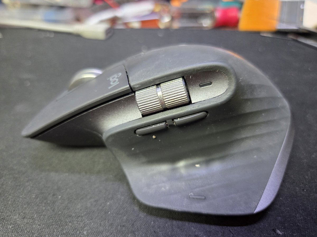 1004v's tweet photo. 대구시 동구에서 클릭 인식불량 됐다 안됐다그럼으로 택배 입고된 Logitech MX Master 3s MR0077 로지텍 마스터 블루투스 무선 마우스 해외직구 사설 수리 고장 AS

고객님께서 "마우스 우클릭이 인식불량 됐다 안됐다그럼" 으로 수리요청해주셨습니다. https://t.co/iHM1RIaokH