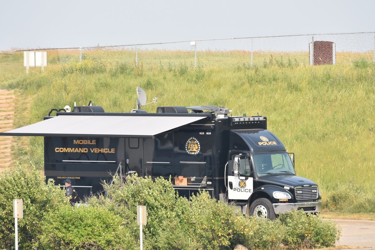 MerlinofCanada's tweet photo. PARKER IS STILL MISSING
@CalgaryPolice have closed the west parking lot and pathway entrance to Nose Hill Park off Shaganappi Trail N.W. will be closed throughout the weekend. As the search of for Parker continues. https://t.co/VdW8b4Bovf