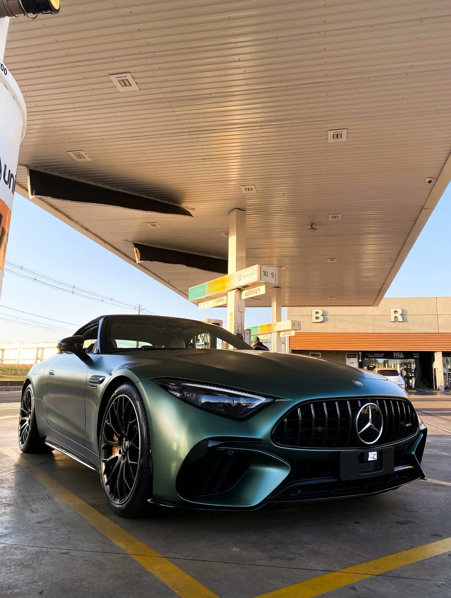 ApexDistrictX's tweet photo. Mercedes-AMG SL 63 💚💯 https://t.co/Qae4rqe1AW