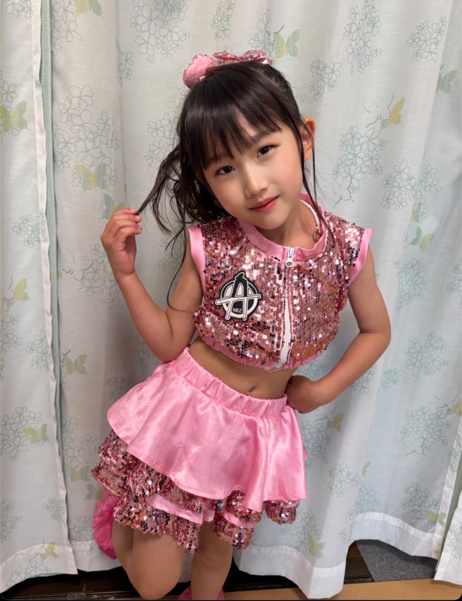 kana_pinkids's tweet photo. おはカナ〜🍑✨
#PinKids 桃担当🍑アイドル4年目✨
#RINAKANA 妹担当🩷
6さい🐣のカナですっ💓
昨日はライブ&グラプリ最終日✨
たくさん沢山応援してくれて📣
本当にありがとうございましたっ🩷
グラプリ👑はじめての挑戦で
カナ🍑もカナママも
わからない事だらけでアタフタして🤣
そんな中でもみんなが
毎日たくさんたーっくさん応援してくれて
コメントもフル視聴もシェアもギフトも
ライブでも応援してますのお声がけ頂いて
本当に本当に心強かったです🍑✨
ありがとうございました✨
今は結果待ちです✨審査員特別賞を
もらえるようにみんな全力で
祈ってもらえるとうれしいっ🩷
来週は いよいよ
RINAKANA 2度目の東京遠征🗼
8/1 TIP撮影会📸
8/2 アイゲキ💜🩷
愛にきーてねっ🌈🐰💓
最後まで読んでくれて
ありがとう✨だいすき🫶
レッスンいってきまーす🍑✨
NEXT
_______________
📸8/1 アイゲキ× #TIP撮影会 📍押上
https://t.co/zjeIwccdP7
セッション 13:00~14:00
E 14:30~15:00 🈵
F 15:00~15:30 🈳
G 15:45~16:15 🈵
H 16:15~16:45 🈳
I 17:00~17:30 🈳
J 17:30~18:00 🈳
🩷8/2 #アイゲキ 東京アイドル劇場
📍高田馬場BSホール
https://t.co/YXuZP5SjDH
◉フレッシュアイドルSP
OPEN 11:20- START 11:30-
▶︎ RinaKana
◉ソロスペ+デュオスペ+ダンチャレ(2部)
OPEN 15:45- START 15:55-
▶︎ カナ(ソロスペ) Rina(ダンチャレ)
🩷8/9 夏休み スペシャル フリーライブinイオンモール福津
📍イオンモール福津 2F イオンホール
観覧無料
13:20- RINAKANA
ライブ終了後、物販
🍑🩷8/11 夏休み ちょこモランドフリーライブinイオンモール福津
📍イオンモール福津 2F イオンホール
観覧無料
13:00- 🍑PinKids&しずと
13:20- Rina
13:40- ゆめかわんだぁ
14:00- 🩷RINAKANA
(※RINAKANA終わりでちょこモ物販開始 1時間程度)
🩷8/29 #アイゲキWEST 東京アイドル劇場📍吹田メイシアター小ホール
https://t.co/NjrBjGNWu6
①11:50- 【Bブロック】大阪キッズカーニバル
▶︎カナソロ Rinaダンス
物販12:55~13:55
②16:25-16:35【Eブロック】
▶︎RINAKANA
物販16:40~17:40
🍑8/30 OPEN 9:50- START 10:00-
Sweet to you〜♡すいとーよ♡〜 Vol.16
🎟️¥2,000📍ヘ���イサイドライブホール
🍑9/13 OPEN 9:50- START 10:00-
Sweet to you〜♡すいとーよ♡〜 Vol.17
🎟️¥2,000📍ベイサイドライブホール
🍑9/27 OPEN 9:50- START 10:00-
Sweet to you〜♡すいとーよ♡〜 Vol.18
🎟️¥2,000📍ベイサイドライブホール
🍑10/3 アイドル運���会&ライブ
10:00〜16:00予定
📍万田炭鉱館
🍑10/4 ライブあけといてねっ📍福岡
📸 10/24 撮影会あけといてねっ
🍑10/25 OPEN 9:50- START 10:00-
Sweet to you〜♡すいとーよ♡〜 Vol.19
🎟️¥2,000📍ベイサイドライブホール
11/1 あけといてねっ
🍑11/15 OPEN 9:50- START 10:00-
Sweet to you〜♡すいとーよ♡〜 Vol.20
🎟️¥2,000📍ベイサイドライブホール
11/21(土)
スミカツLIVE
11:00〜16:00予定
📍スター気分(荒尾市荒尾2671-4)
🍑12/6 OPEN 9:50- START 10:00-
Sweet to you〜♡すいとーよ♡〜 Vol.21
🎟️¥2,000📍ベイサイドライブホール
1/23(土)
スミカツLIVE
11:00〜16:00予定
📍スター気分(荒尾市荒尾2671-4)
🍑1/24 OPEN 9:50- START 10:00-
Sweet to you〜♡すいとーよ♡〜 Vol.22
🎟️¥2,000📍ベイサイドライブホール
🍑2/14 OPEN 9:50- START 10:00-
Sweet to you〜♡すいとーよ♡〜 Vol.23
🎟️¥2,000📍ベイサイドライブホール
🍑3/14 OPEN 9:50- START 10:00-
Sweet to you〜♡すいとーよ♡〜 Vol.24
🎟️¥2,000📍ベイサイドライブホール
_________♡
【遠征支援】
カナ🩷ブロマイド&お手紙 https://t.co/4wSkNspEge
RINAKANAブロマイド https://t.co/8xVUHHt0yk
【8/1 アイゲキ×TIP撮影会 📍押上】
https://t.co/zjeIwccdP7
【七夕🎋宿題チェキ】
https://t.co/BuhxklqbOy
https://t.co/wzlgzADLm2
【グッズ】
アクリルスタンド
https://t.co/6dbjRHtyez
スマホグリップ📱
https://t.co/pBRxMXsoYY
アクリルキーホルダー
https://t.co/TtkC2fXpdW
缶バッジ
https://t.co/lSjptgJ1dR
【ブロマイド】
https://t.co/veRuHvQAhl
https://t.co/SUJ8KYFD2d
#令和生まれアイドル #6歳 #カナ
#PinKids #RINAKANA