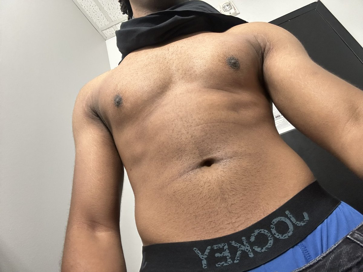 dl420_chi's tweet photo. chicago tops/bros where yall at #gay #chi #dl #mlm #freak https://t.co/QmRGoxo9ci