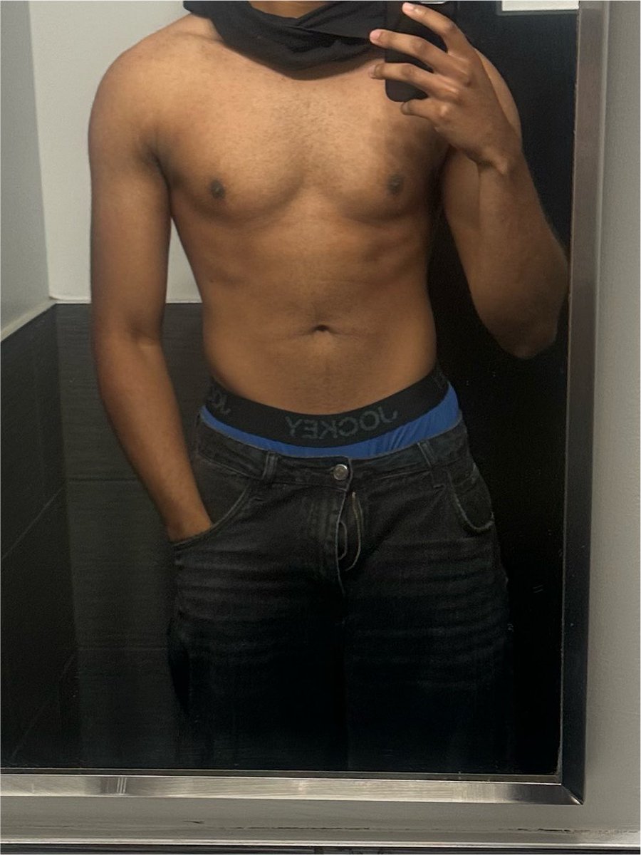 dl420_chi's tweet photo. chicago tops/bros where yall at #gay #chi #dl #mlm #freak https://t.co/QmRGoxo9ci