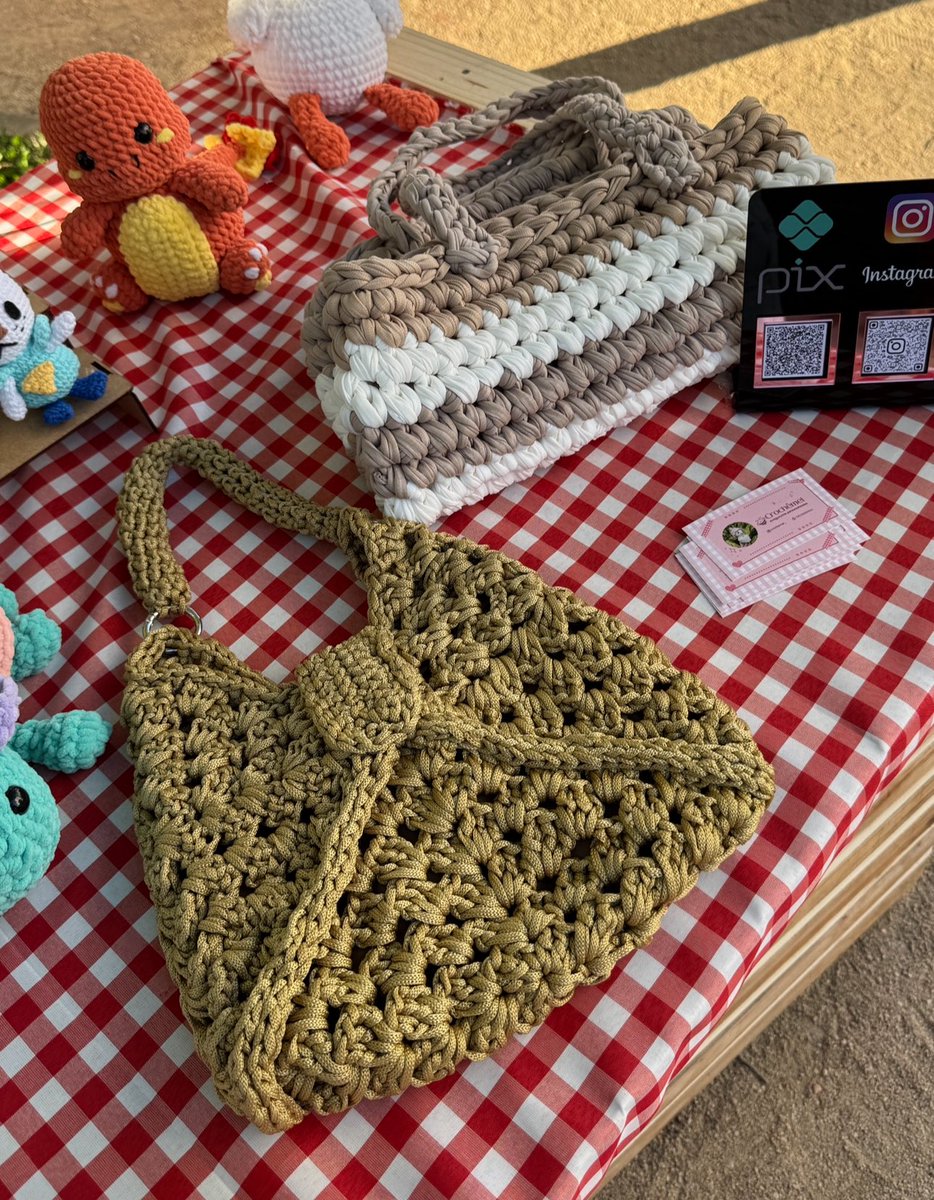 melzinhaast's tweet photo. Pessoal, minha vó tá fazendo bolsas de crochê no fio de malha e náutico como renda extra pra pagar algumas contas. Se alguém se interessar em bolsas de crochê, pode me chamar que passo pra ela!! 🫶 https://t.co/EEhu8H7Rbh