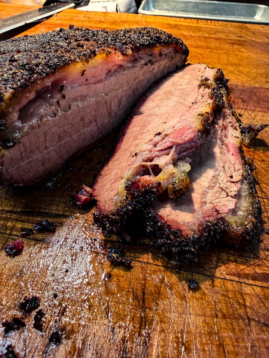 Chefmarkcoakley's tweet photo. Smoked Brisket 

#SmokedBrisket #Brisket #BBQ #LowAndSlow #ChefLife #ArizonaBBQ #PhoenixEats #FoodPorn #MeatLover #SmokeRing https://t.co/cvO3E8WL5s