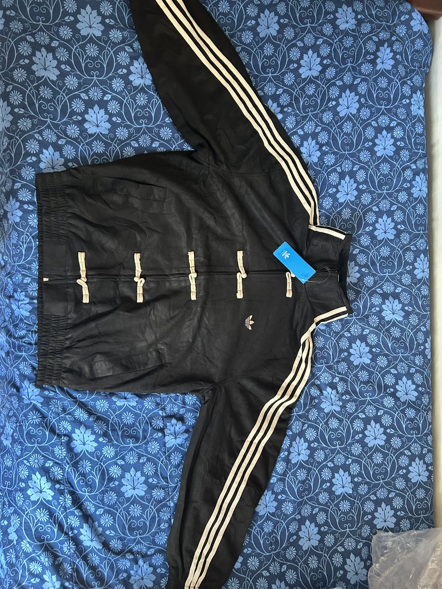 Maztev's tweet photo. @lapelirroja06 @MichaelPinzon88 Tengo dos negras en XL y XXL!!!! Por si te interesa https://t.co/DVdIF5BxCM