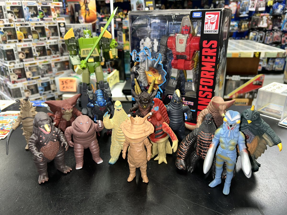 waxpaxquake's tweet photo. #bandai #godzilla #ultraman #transformers #quakecollectibles #waxpaxquake #vintageshop #vintagestore #recordstore #vinylrecords #collectiblesstore #vintagetoystore #toystore #toys4sale Always OPEN 12pm to 7pm 6 days a week, closed Mondays. Call the store for Questions or come in. https://t.co/v9ZpoaDCmS