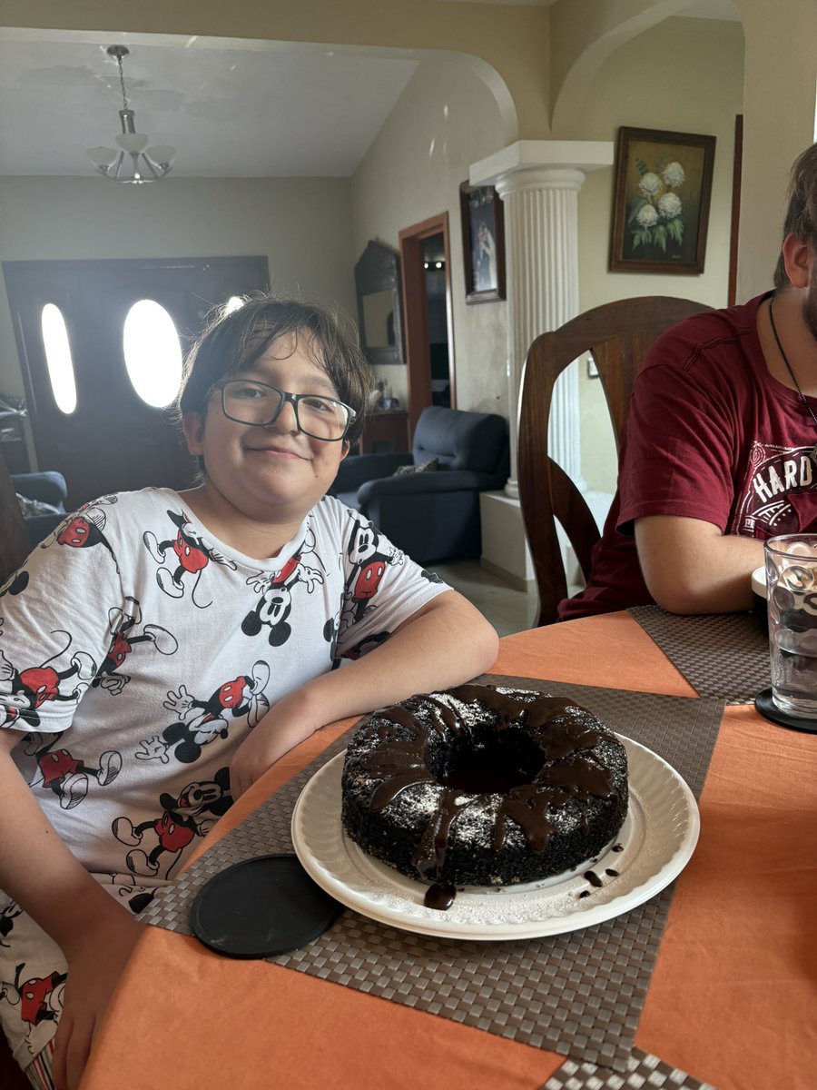anyfroggie's tweet photo. Le cumplí el gusto de una rosca de chocolate oreo…. 🫶🏻🫶🏻🫶🏻 https://t.co/Gqro5zI5gV