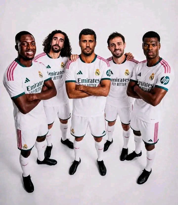 Aminullah0939's tweet photo. MADRID na siyayye neh sbd suci trophies ba wae don suyi winning a Elclassico bah Ajira mu next season akwae kallo

MADRID I guess you only bought those trophies because you couldn’t win El Clásico
Anyway, let’s wait for next season… there’s still a lot of football to be played. https://t.co/Nlvh7jcRKr