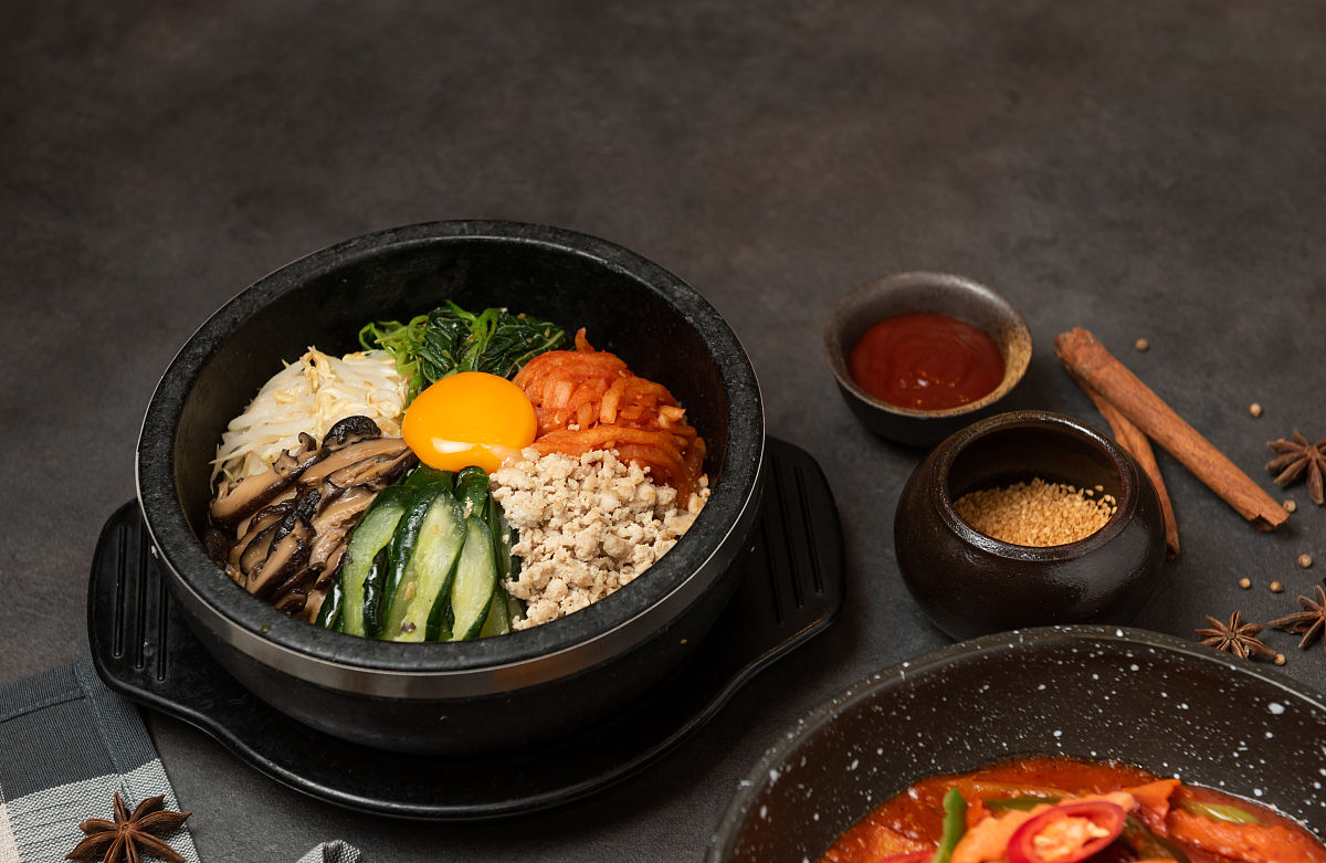 PostoD2's tweet photo. Craving a cozy exotic twist Try Korean-style spicy beef bulgogi bowl tonight—tender marinated beef, gochujang glaze, fluffy rice and pickled radish = pure umami bliss! https://t.co/JPYWQrlJSd