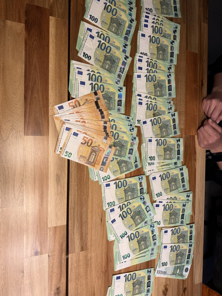 Mario1679020's tweet photo. Die Kaufkraft von 100 € seit der Einführung des Euro:

2002: 100,00 €  
2012: ca. 79 €  
2022: ca. 63 €  
2026: ca. 57 €  

Der Euro hat seit seiner Einführung rund 43 % seiner Kaufkraft verloren.  

Möglicherweise ist nicht dein Arbeitgeber das Problem. https://t.co/oGcamiTkvf