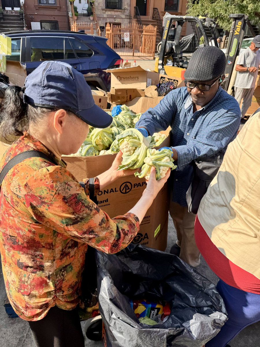 opendoorflc's tweet photo. Food Pantry Highlights! 

All are welcome! If you or someone you know needs groceries, we’re here to help.

📍 999 Greene Avenue, Brooklyn, NY
🗓 Saturdays | ⏰ 8:30 AM – 10:30 AM

🤝 Learn more, volunteer, or donate: https://t.co/H3qr62tf8a https://t.co/Iu3yr3VtFb