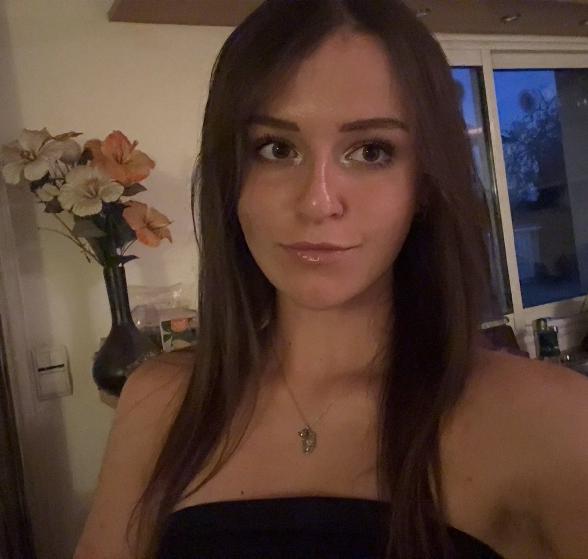 miliglyy's tweet photo. dsl mais j’ai tellement bonne mine ce soir wow a 2 doigts de me galoche https://t.co/gOvJ19Ann7