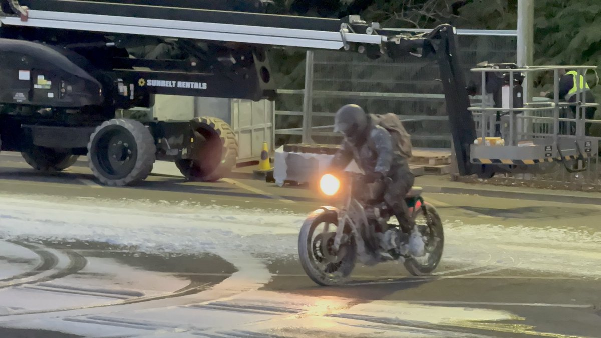 homeofdcu's tweet photo. I love how his feet are coated in ice

(via @CalcuttBen) https://t.co/KBlEHRhzL4