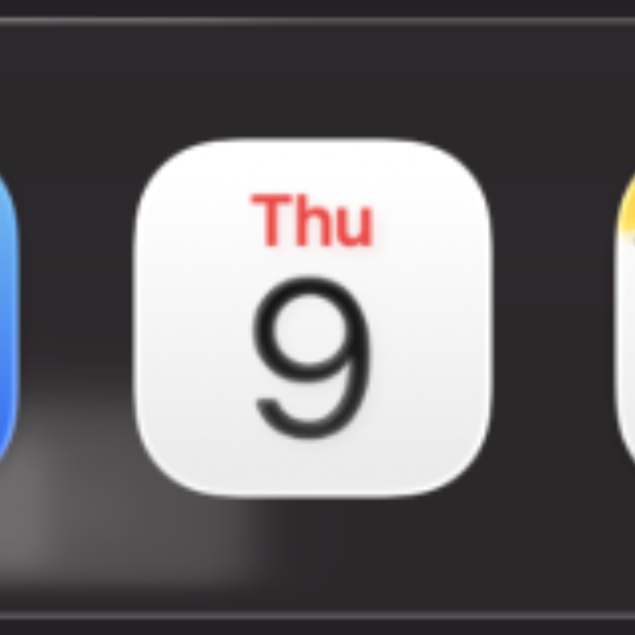 snoah_05's tweet photo. Who the hell at Apple thought that calendar icon needed to be changed to a white square?
macOS Big Sur had the best calendar icon to date. I dislike the current one so much. https://t.co/uRG4rVpiqQ