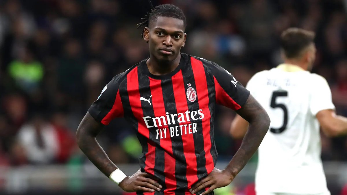 SportMania_IT's tweet photo. Rafael #Leao conteso in Turchia tra #Galatasaray e adesso anche #Fenerbahce che ha avviato i contatti con l’entourage del giocatore. https://t.co/zKZShX6zF6
