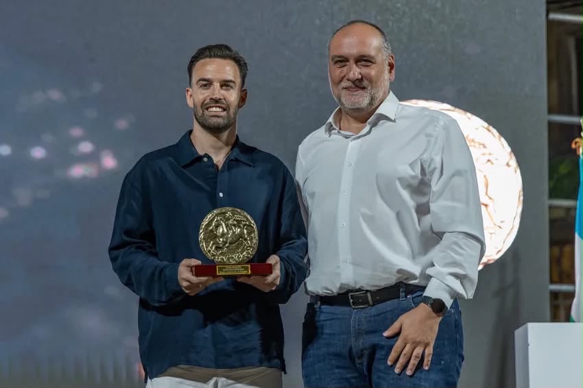 JaenFS's tweet photo. 💛 Siempre es bonito ver cómo tu pueblo reconoce tu camino

👏🏼 ¡Enhorabuena por este Premio Iliturgi Mengíbar 2026, @michel21__!

#SomosJaén💛 https://t.co/u6KslOC6p5