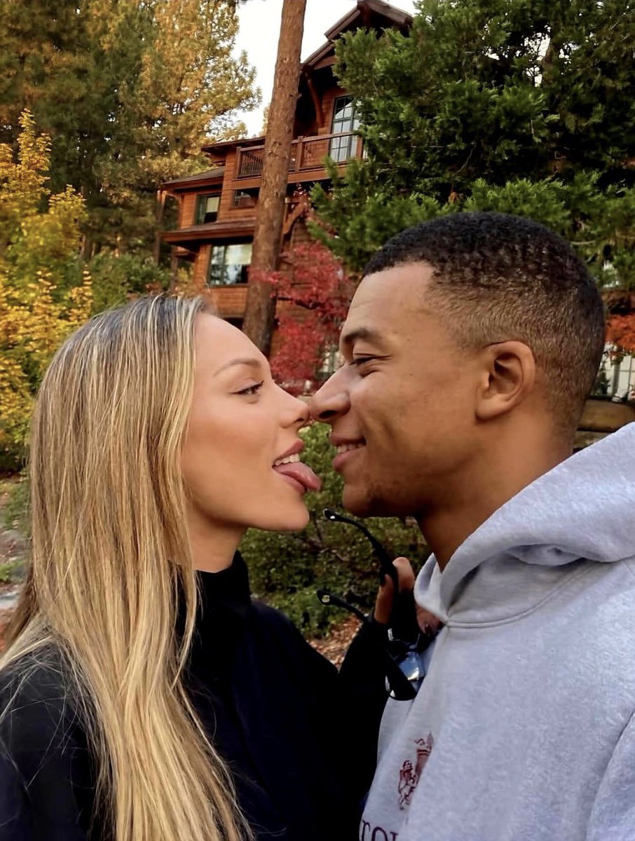 futaspor's tweet photo. Kylian Mbappé’nin, sevgilisi Ester Expósito’dan ayağındaki dövmenin estetik görünmediğini düşündüğü için sildirmesini istedi. https://t.co/oDFe27QkEM