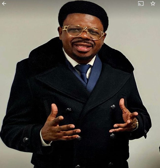 JamsMupualaRdc's tweet photo. #RDC:RECADRAGE POLITIQUE

À l'attention de Monsieur #Jeannot_Lopepe

En soutien à notre grand frère et doyen politique, Son Excellence @josemakila, notable de l'Équateur et père d'une grande famille 

Monsieur Jeannot Lopepe,

C'est avec beaucoup de regret que j'ai lu votre réaction contre notre grand frère et doyen politique, Son Excellence #José_Makila_Sumanda.

Après l'échec de votre thèse sur le prétendu dédoublement du #FCC, vous semblez aujourd'hui vous acharner contre la plateforme « #Sauvons la #RDC » ainsi que contre plusieurs de ses cadres, notamment Son Excellence José MAKILA-SUMANDA 

Je tiens à vous rappeler que « Sauvons la RDC » est une plateforme ultranationaliste qui n'a qu'un seul objectif : défendre les intérêts du peuple congolais et protéger la Constitution. Et non seulement ça,  c'est la toute première plate-forme qui a éveillé la conscience de tous les congolais au sujet du combat en ce qui concerne le changement de la Constitution par le biais de son Autorité Morale, #Joseph_Kabila_Kabange. 

C'est d'ailleurs cette plateforme qui, parmi les premières, a attiré l'attention des Congolais sur l'article 64 de la Constitution afin de faire échec au projet de changement de la Constitution porté par Monsieur Félix-Antoine Tshisekedi Tshilombo. Par le truchement de son autorité morale  J.K.KABANGE étant Père de l'alternance et de la démocratie en RDC.

Contrairement à ce que vous affirmez, « Sauvons la RDC » ne poursuit aucun agenda caché à part la défense des intérêts du peuple congolais et de la protection de sa Constitution.
Son combat est clair : défendre la démocratie, la souveraineté nationale et l'intégrité de notre pays. 

Je vous rappelle également que le C64 est venu renforcer une lutte déjà engagée depuis plusieurs années par « Sauvons la RDC », notamment sur le plan diplomatique.

Aujourd'hui, nous n'avons plus le temps pour des polémiques inutiles. Nous avons un seul combat : défendre la République et mettre fin à la dictature.

Cher frère,

La politique évolue. L'impolitesse n'a jamais été une qualité en politique.

Je vous conseille d'éviter les  Pratique de l'UDPS  , des accusations sans preuves, simplement pour salir l'image d'un grand notable comme Son Excellence José Makila.

Je me pose une question très simple : sur quelles preuves reposez-vous vos accusations de détournement ?

Disposez-vous réellement d'éléments concrets ou s'agit-il seulement d'affirmations ?

Dans notre culture africaine, un père de famille, un notable et un ancien méritent du respect. On ne détruit pas leur réputation sur la base de simples soupçons.

N'oublions jamais que si nous faisons aujourd'hui de la politique, c'est parce que d'autres nous ont précédés. Nous avons le devoir de leur témoigner du respect, même lorsque nous ne partageons pas toujours leurs opinions.

La manière dont chacun fait la politique reflète son éducation.

Je vous invite donc à éviter les attaques personnelles, surtout envers une personne qui ne vous a jamais cité, ni directement ni indirectement.

L'avenir politique nous réserve beaucoup de surprises. Voilà pourquoi nous devons apprendre à débattre avec sagesse, dans le respect des personnes et des idées.

Je vous rappelle également un principe simple du droit : celui qui accuse doit apporter les preuves.

Juriste que vous êtes, vous connaissez les conséquences que peut avoir une accusation portée sans preuve contre la réputation d'un homme ?

Pour être honnête, la déclaration de Son Excellence José Makila ne visait personne. Elle exprimait simplement son soutien à la mobilisation populaire prévue le 22 juillet 2026 dans le cadre du combat contre le changement de la Constitution.

Il est donc exagéré de vouloir lui attribuer un agenda caché.

@Mbweso_Jcalvin
Président et Initiateur de l'Avenir du Grand Congo (#AGCO)