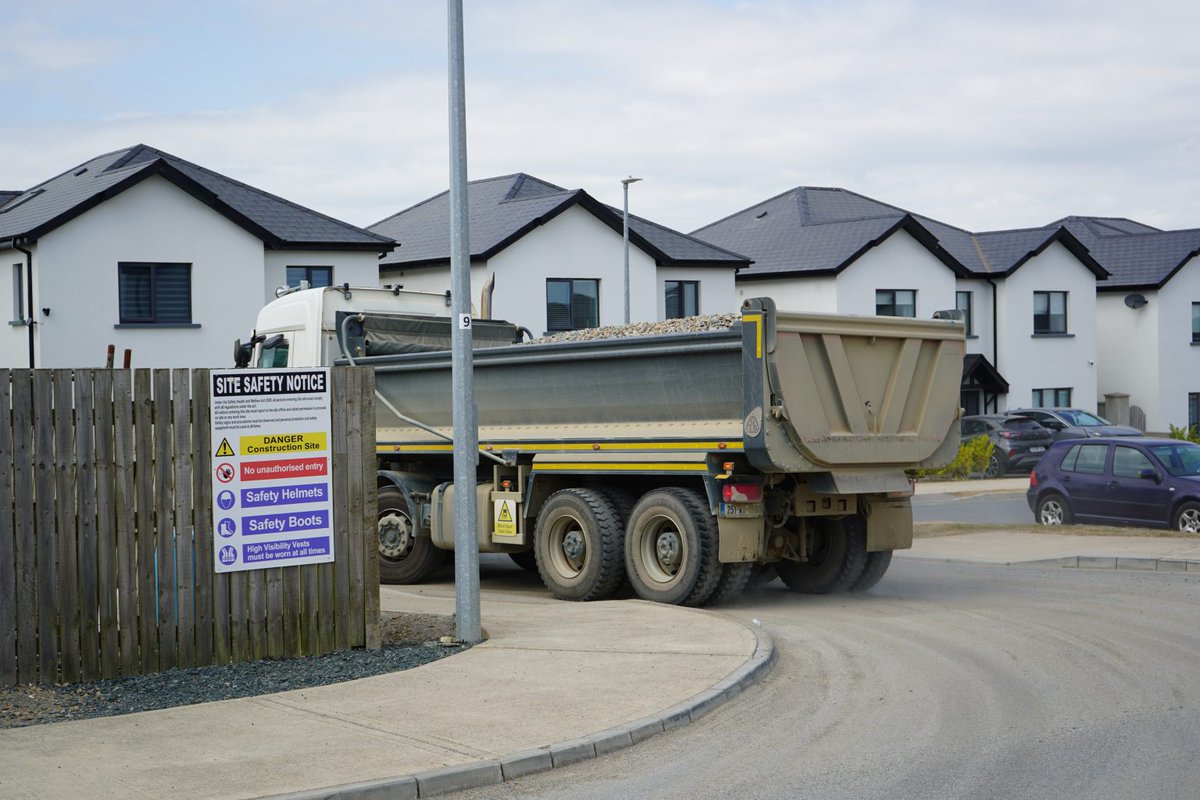 BGround_News's tweet photo. Housing Sales Fall 6.5% but New Build Demand Holds Firm as Price Gap Widens: Geowox data points to resilient demand for new homes, with developers continuing to achieve a significant premium over existing housing despite a softer transaction market.
https://t.co/byb7o3hWV0 https://t.co/4oS037Km40