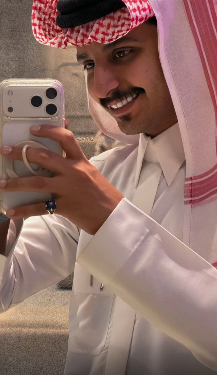 Ryfii2's tweet photo. @c22vi ݁
تأنس به الأمكنة و يأنس بـه جلاسه
  خاطرٍ مسفهـل و حجاجٍ ضحوك 
                        ❤️ 

#محمد_ال_عبيان || @c22vi https://t.co/3fDyKsIVDs