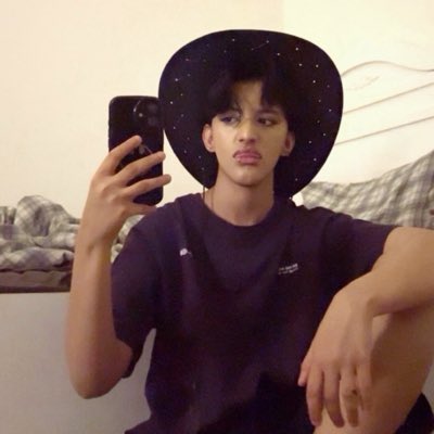ull1ly's tweet photo. #NewProfilePic https://t.co/ttE2J6IxZm