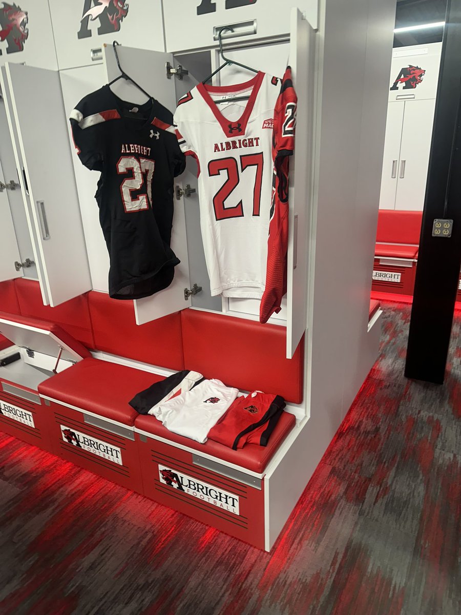 Devin6kk's tweet photo. After a great visit to Albright and a great conversation with @_Iza1ah , I’m blessed to announce that I’ve officially received an offer from Albright College! Thank you to the entire coaching staff for believing in me.#AGTG  @mzpafootball @CoachStaySharp   @CoachJoe46D https://t.co/T0u1JKRzT8