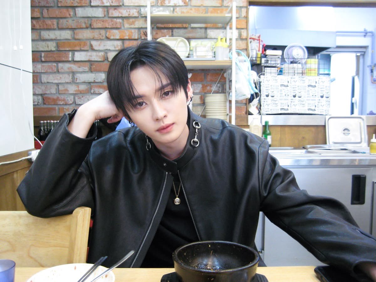 DESCART4BLE's tweet photo. butch leeknower

#straykids #ssd #stayselcaday #leeknow #skz https://t.co/YTqYofNP5a