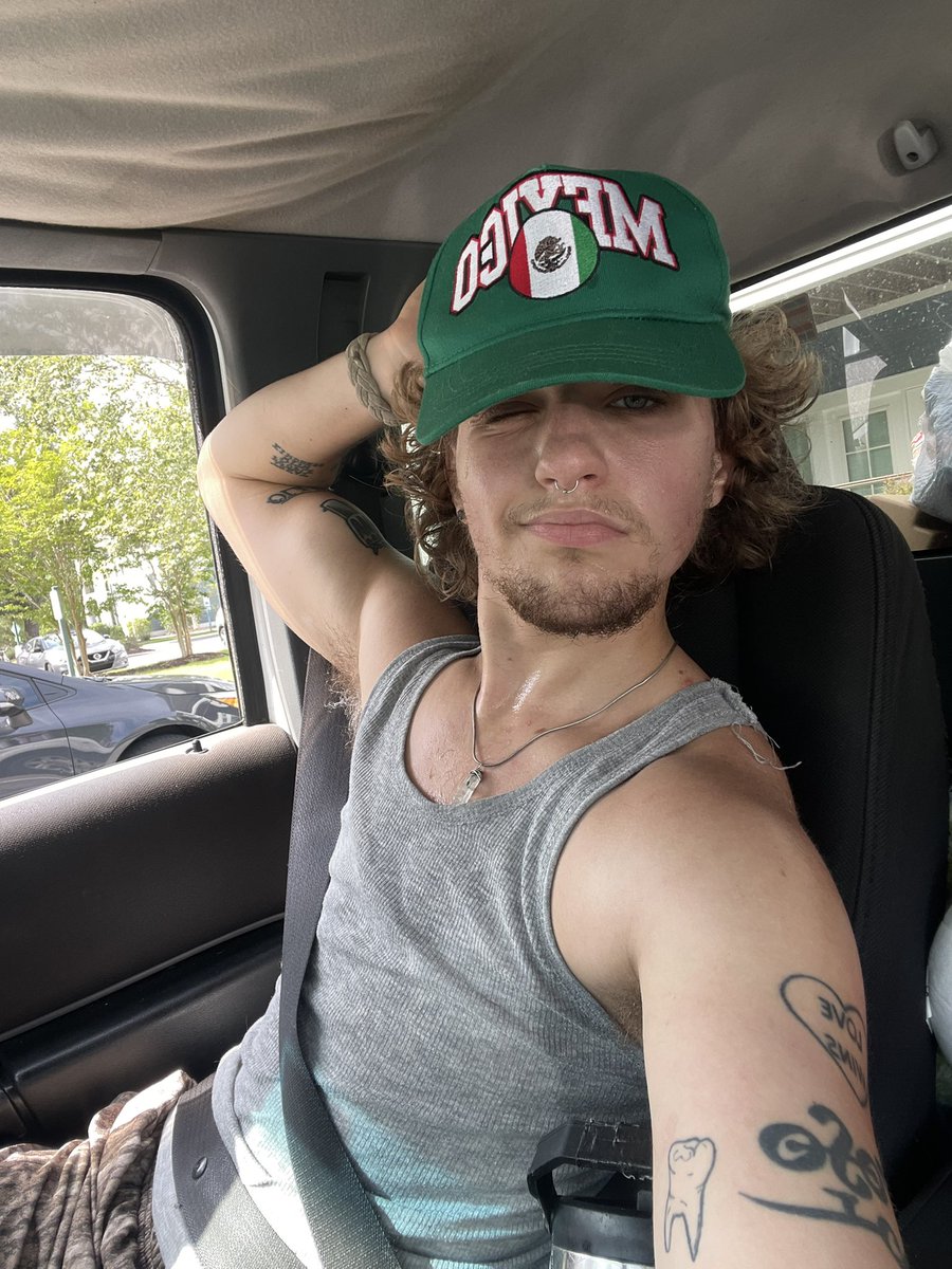 lukesnes's tweet photo. Pretty and Transgender . Doesn’t get much better than that btw #🏳️‍⚧️ https://t.co/YwX76mK3H2