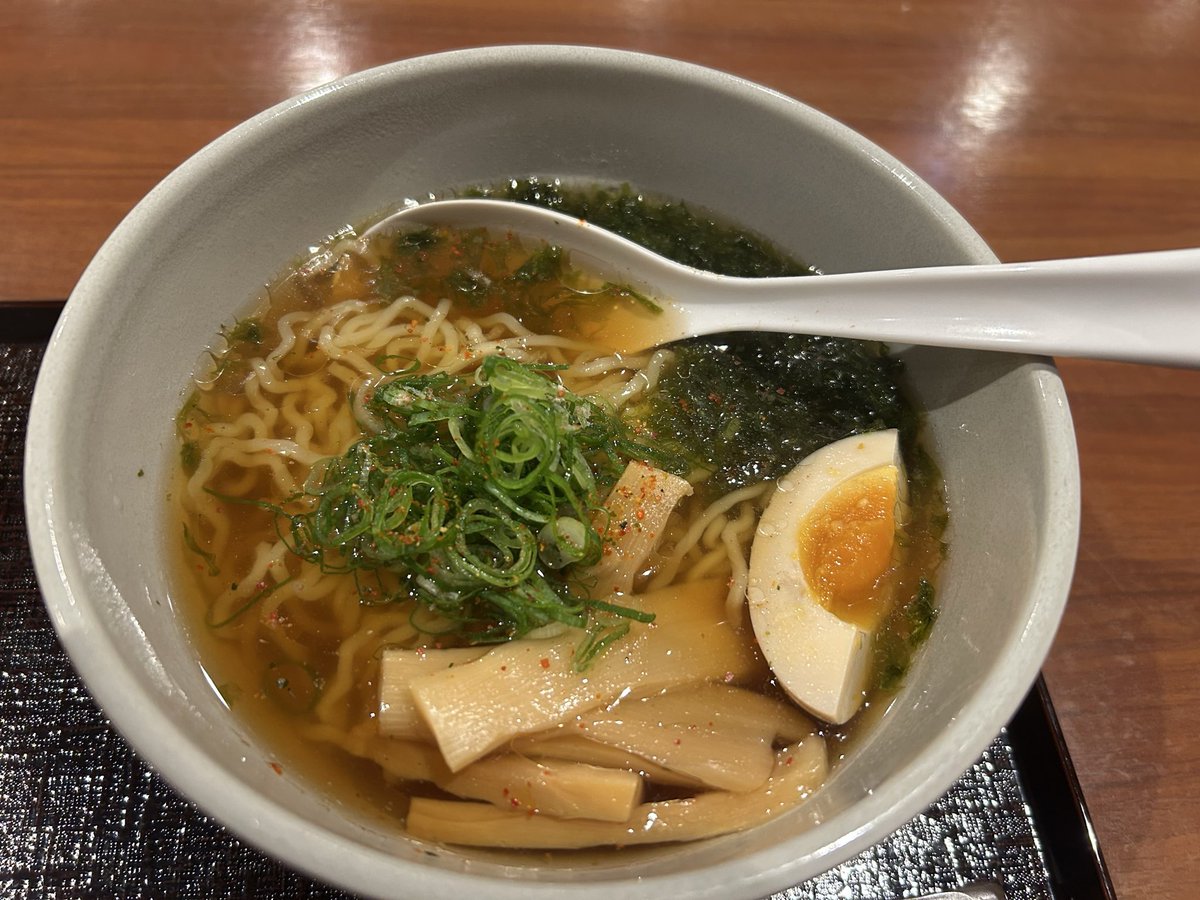 ajiji008's tweet photo. 高知名物いただきました。ビールと餃子は間違いない組み合わせ。帰ってからドーミーインの夜鳴きそばで整いました!
#高知県 #屋台餃子 #瓶ビール #餃子 #夜鳴きそば https://t.co/2xKPOE46d2