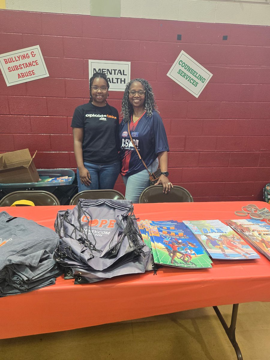 ASAP_PREVENTION's tweet photo. ASAP was honored to be a part of the Snow Creek District’s citywide giveaway! It was an amazing day of supporting local families and helping students prepare for the new school year.
#TeamASAP #PreventionWorks #BacktoSchool https://t.co/RFyX3c7mpq