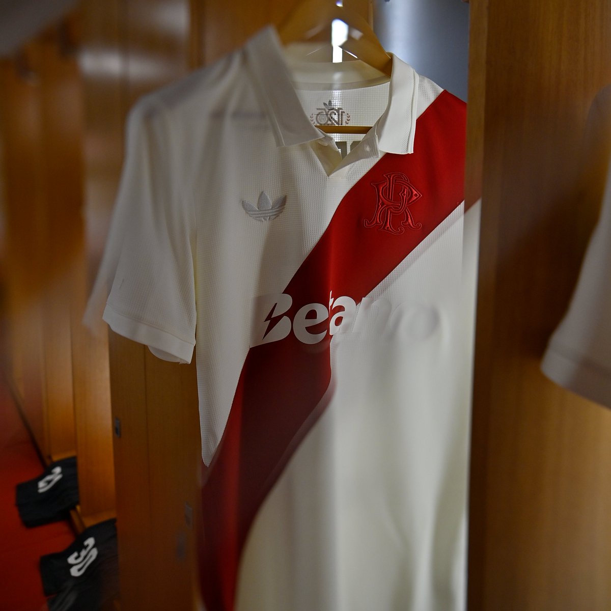 RiverPlate's tweet photo. Nuestros colores para esta tarde 🤍❤️🤍 https://t.co/hKR3Z4cm9i