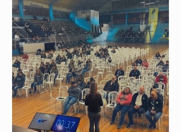 Gilbenn's tweet photo. La peor oposición de la historia 
🤣🤣🤣🤣 https://t.co/Utxf6SqKm6