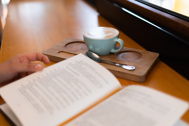 AAbCGF's tweet photo. Chilling with my favorite iced latte and a good book on the balcony—this is how I spend my perfect lazy Sunday https://t.co/IZyQdJE1mv