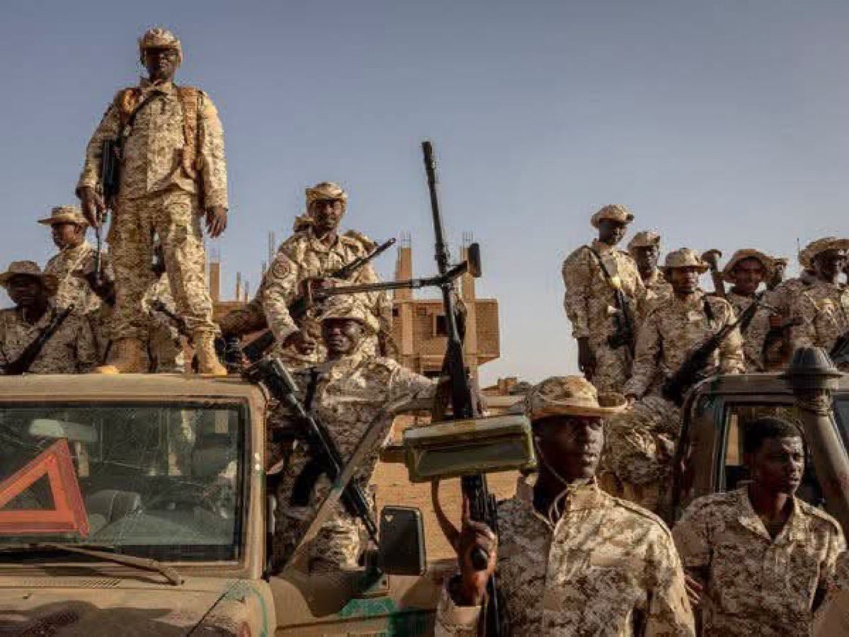 Maha700sa's tweet photo. أبطال القوات المسلحة السودانيه في جبرة الشيخ بمحور شمال كردفان 

الف الف مبرووووك🇸🇩🤍🇸🇦
#السودان 
#السودان_ينتصر https://t.co/90SBGYK64U