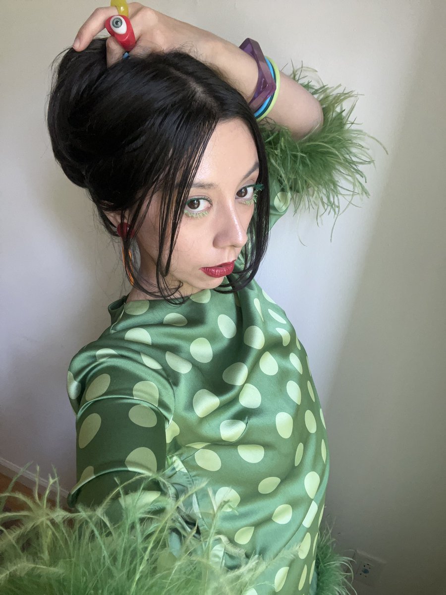 modrngirls's tweet photo. i love this fuzzy ass dress so bad btw https://t.co/XsfhnFrKd5