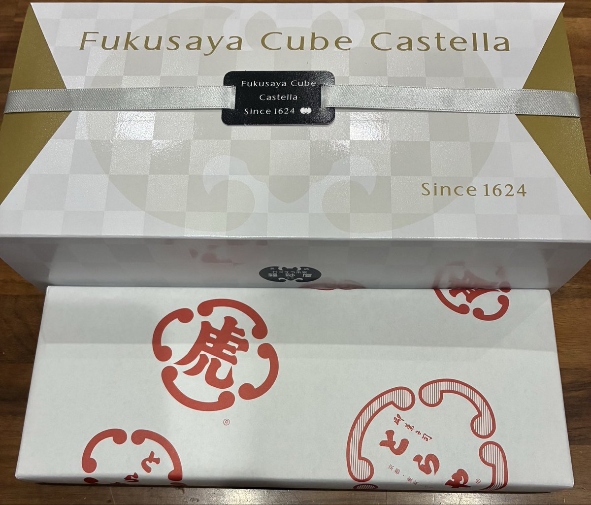 SHIN21882098's tweet photo. ヒューリックからの株主優待(カタログギフト)で選んだ品物が届きました🙇🏻‍♂️
ヒューリックの株主優待は豪華で、毎年楽しみにしています🏢
これからも長期保有します💪

【株主優待が届いた銘柄紹介🗞️】
3003 ヒューリック
【業種】
不動産

【特徴・強み・将来性】
旧富士銀行の不動産を引き継いだ都市型不動産会社。東京都心の駅近物件を中心に安定した賃料収入を確保。増配を継続🉐

また、最近は教育系のM&Aを積極的に行っておりその行方に注目👀

【懸念点】
日銀の利上げ継続が不動産セクター全体のバリュエーションを押し下げる要因。東京都心特化ゆえ、都心不動産市況の調整が直撃するリスクがある🤔

#投資家さんと繋がりたい 
#株主優待　
#株運用
#ヒューリック