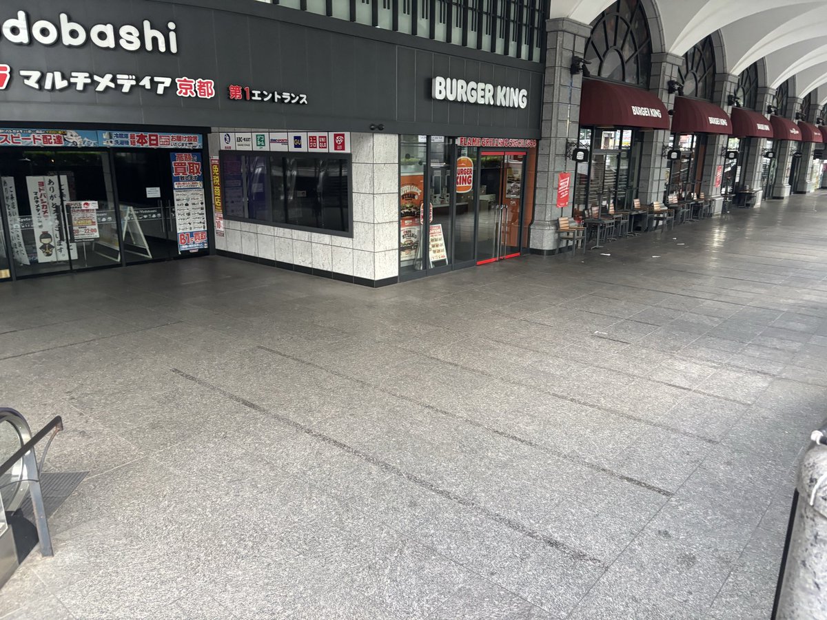 AxelwalkerK's tweet photo. カードも何もないのか並びのないヨドバシ京都 https://t.co/xxHlTazBxt
