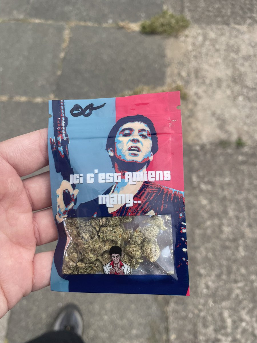 TTermedd's tweet photo. two diff occasions i just decided i want to be active now #drugtwt https://t.co/Ys2bIeGTGK