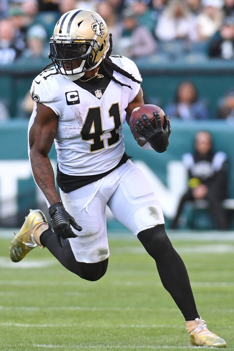 JuCoFootballACE's tweet photo. Happy B-Day to Alvin Kamara @A_kamara6 @Saints 4merly @Vol_Football + Hutch JuCo @BlueDragonsFB https://t.co/fgMACvFbrM